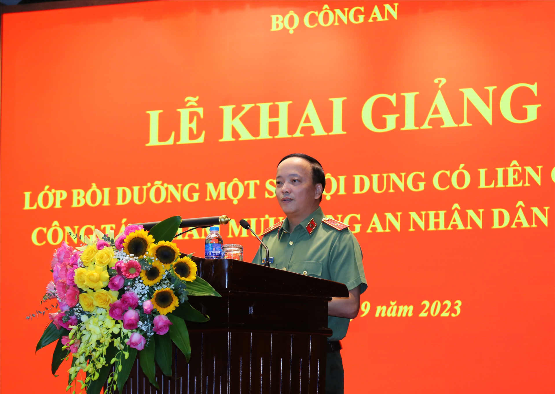 Thiếu tướng Đặng Hồng Đức phát biểu tại Lễ khai giảng.