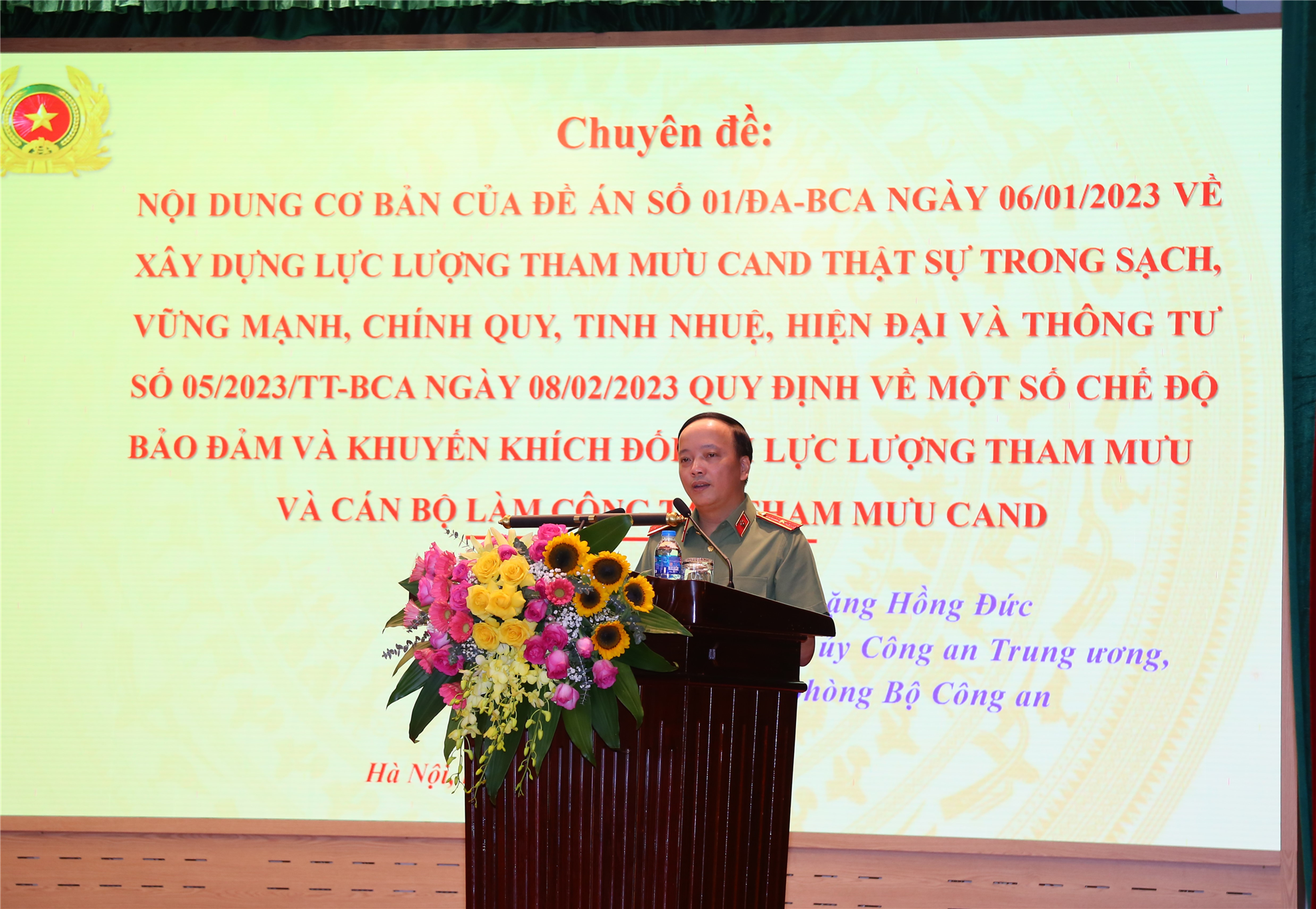 Thiếu tướng Đặng Hồng Đức truyền đạt chuyên đề tại Lớp bồi dưỡng.