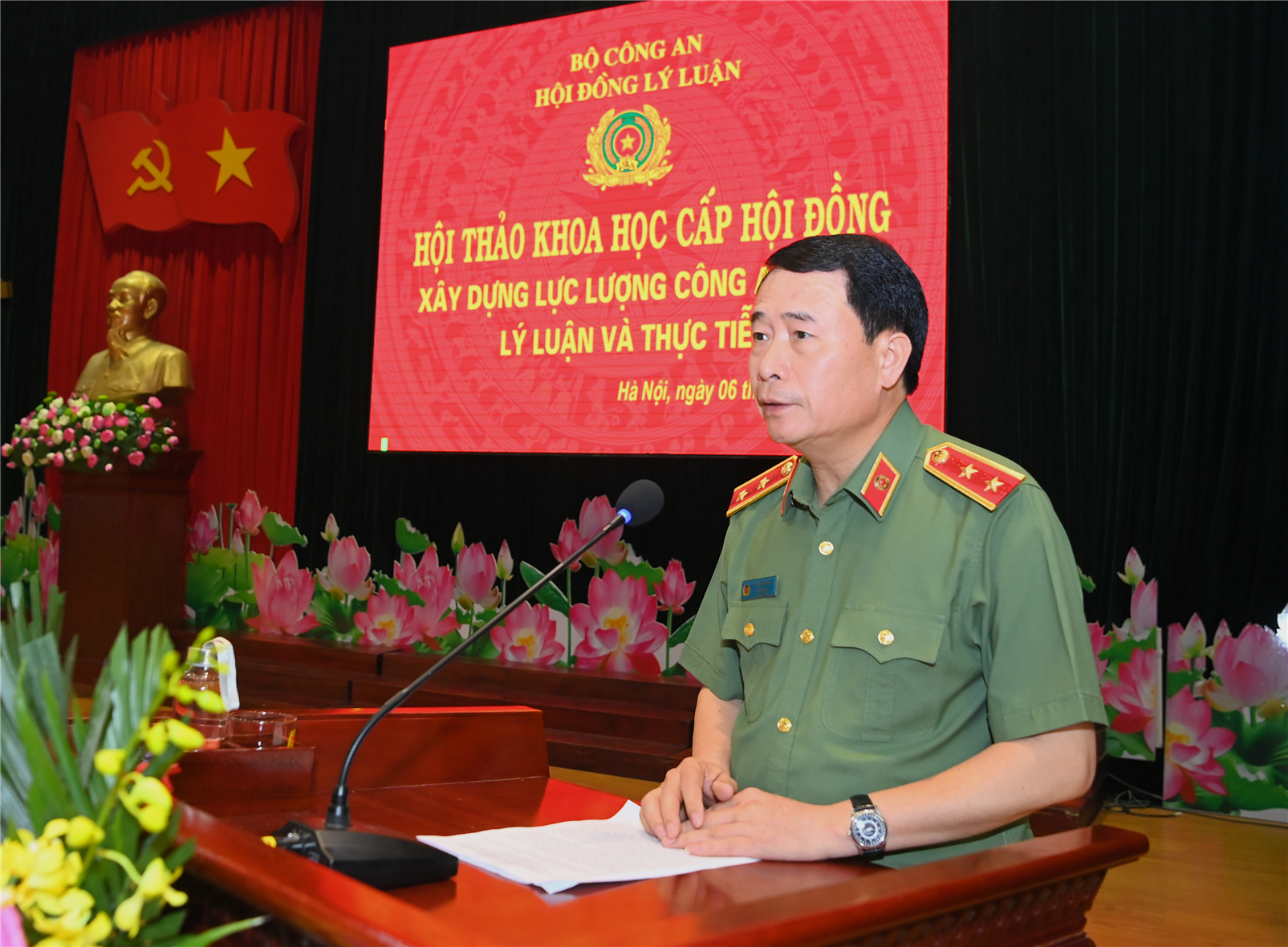 Thứ trưởng Lê Quốc Hùng phát biểu tại Hội thảo.