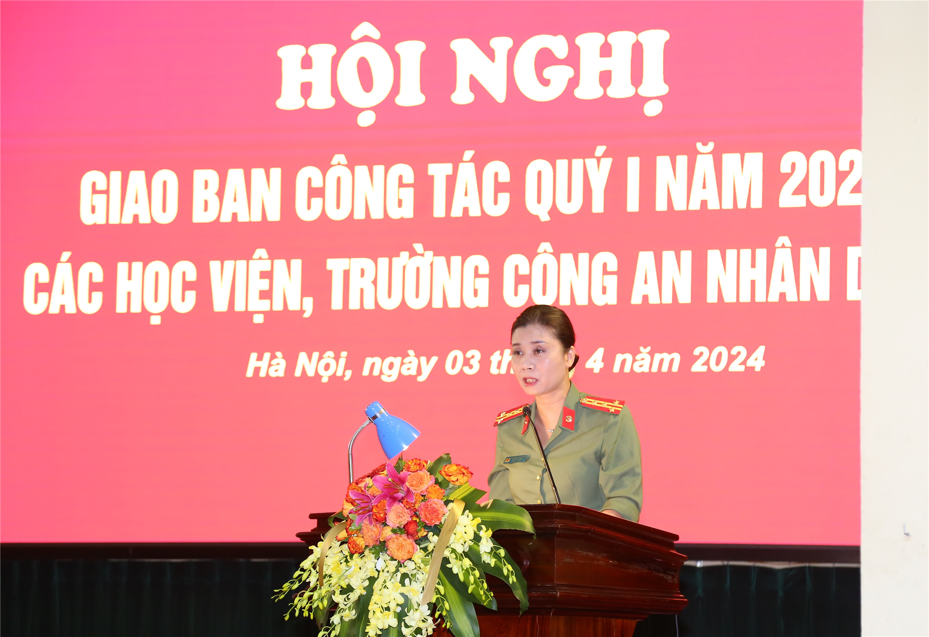Đại tá Nguyễn Thị Thúy Thanh, Phó Cục trưởng Cục Công tác đảng và công tác chính trị phát biểu tại Hội nghị.