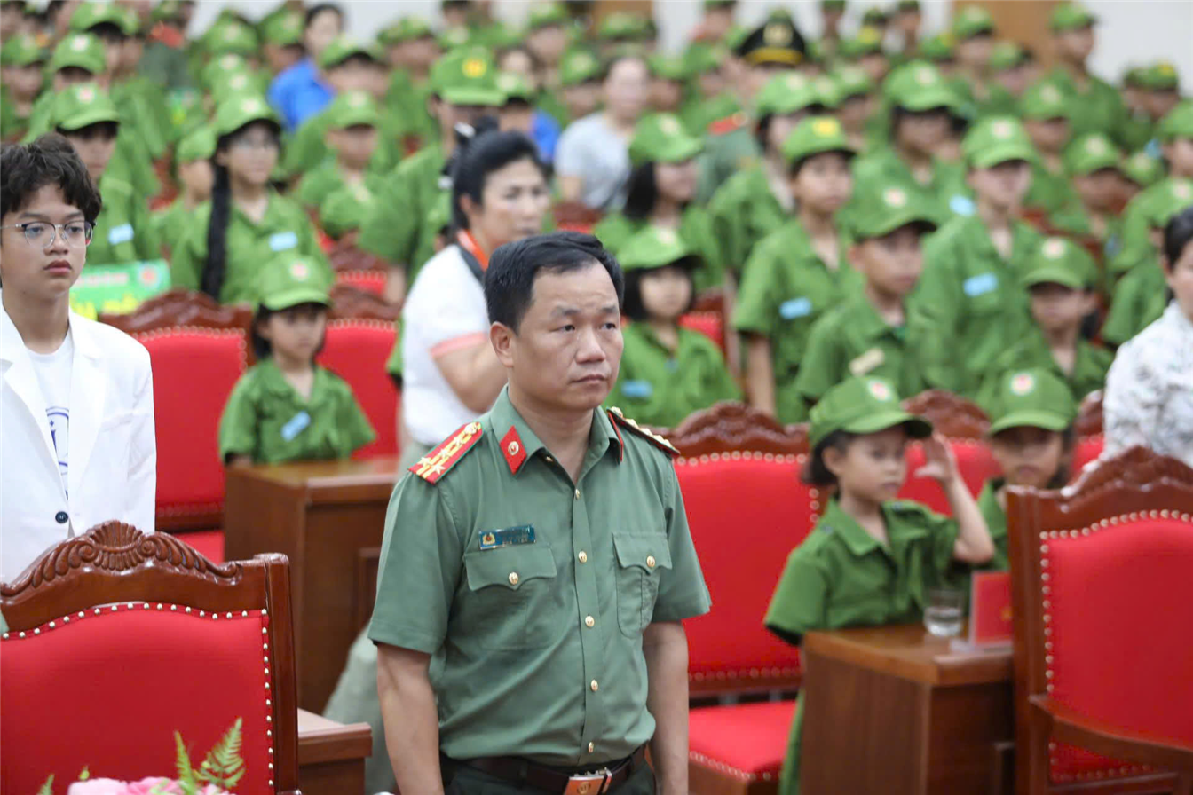 Đồng chí Đại tá, TS Trần Đình Quý, Phó Hiệu trưởng Nhà trường chủ trì Lễ Khai mạc.
