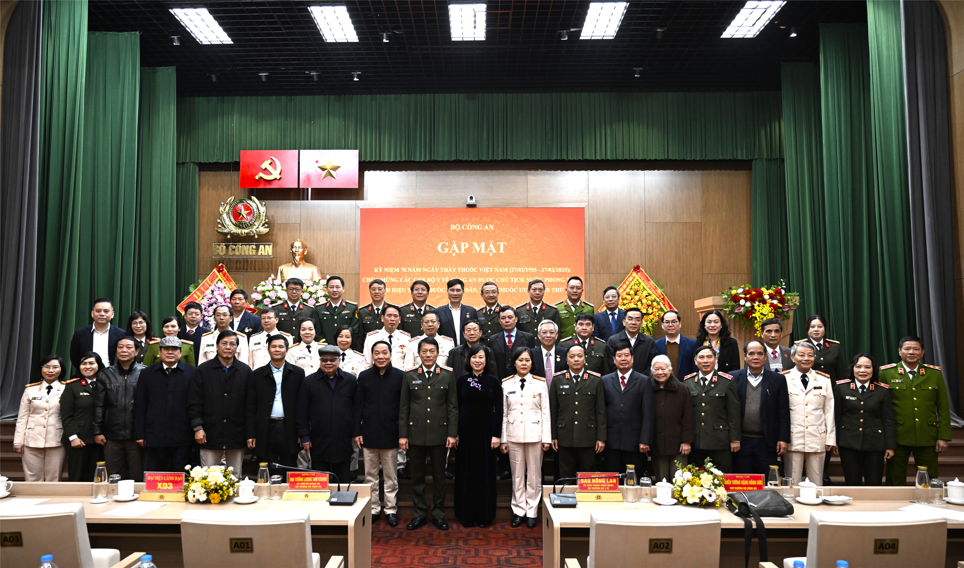 Bộ trưởng Lương Tam Quang; Bộ trưởng Đào Hồng Lan cùng các đại biểu dự buổi gặp mặt.