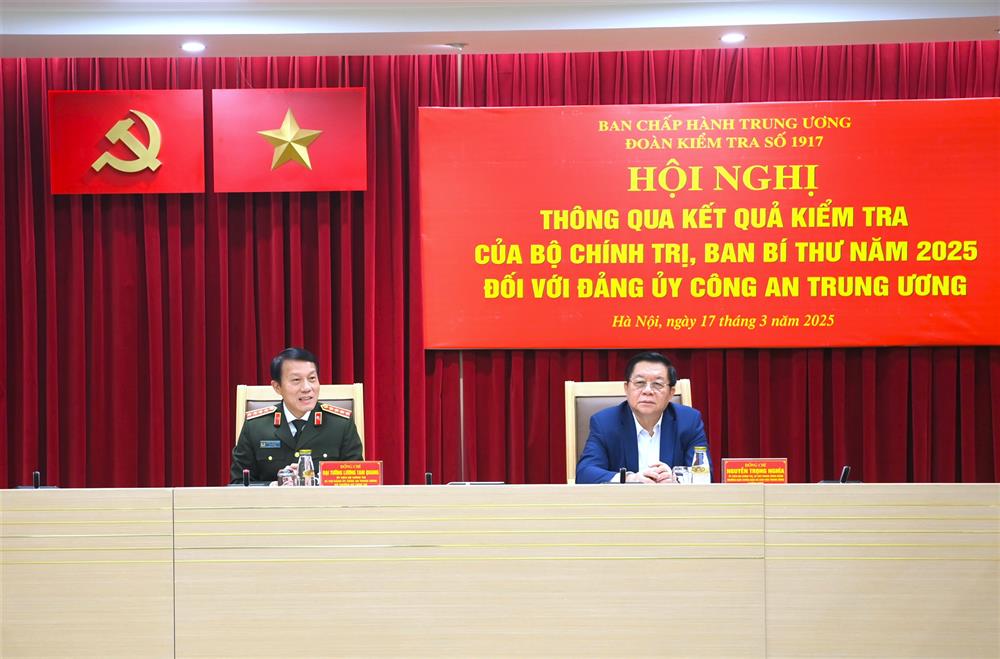 Đồng chí Nguyễn Trọng Nghĩa, Trưởng Ban Tuyên giáo và Dân vận Trung ương, Trưởng Đoàn kiểm tra và Đại tướng Lương Tam Quang, Bộ trưởng Bộ Công an đồng chủ trì Hội nghị.
