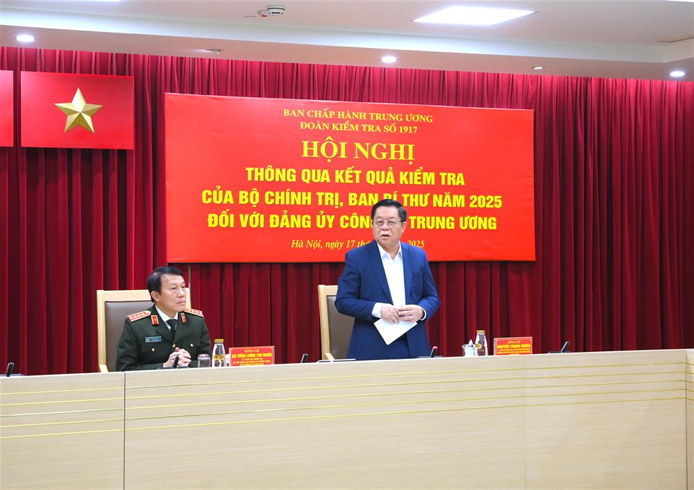 Đồng chí Nguyễn Trọng Nghĩa, Trưởng Ban Tuyên giáo và Dân vận Trung ương, Trưởng Đoàn kiểm tra phát biểu tại Hội nghị.