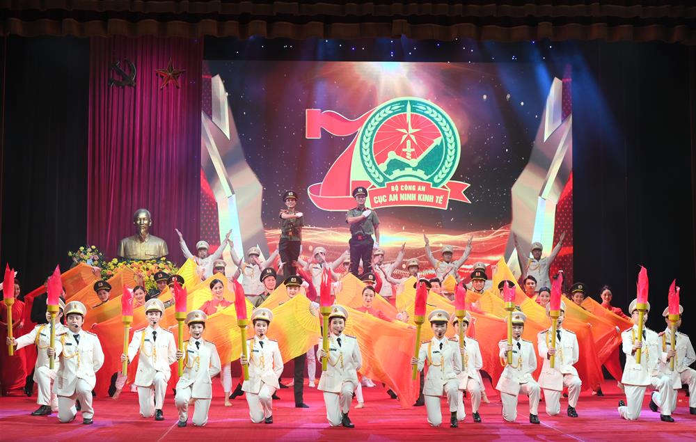 Tiết mục văn nghệ chào mừng tại Lễ kỷ niệm.
