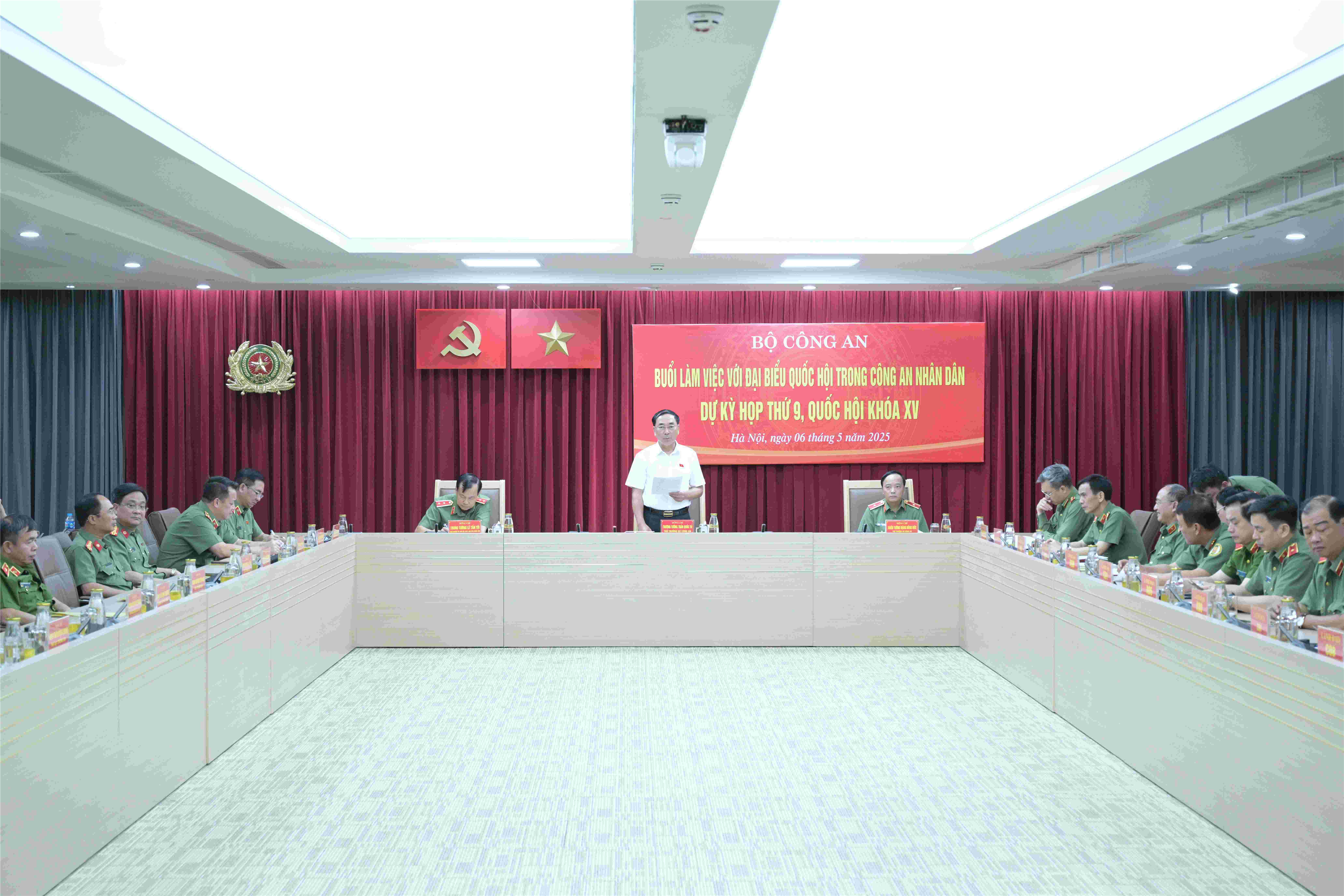 Quang cảnh buổi làm việc.