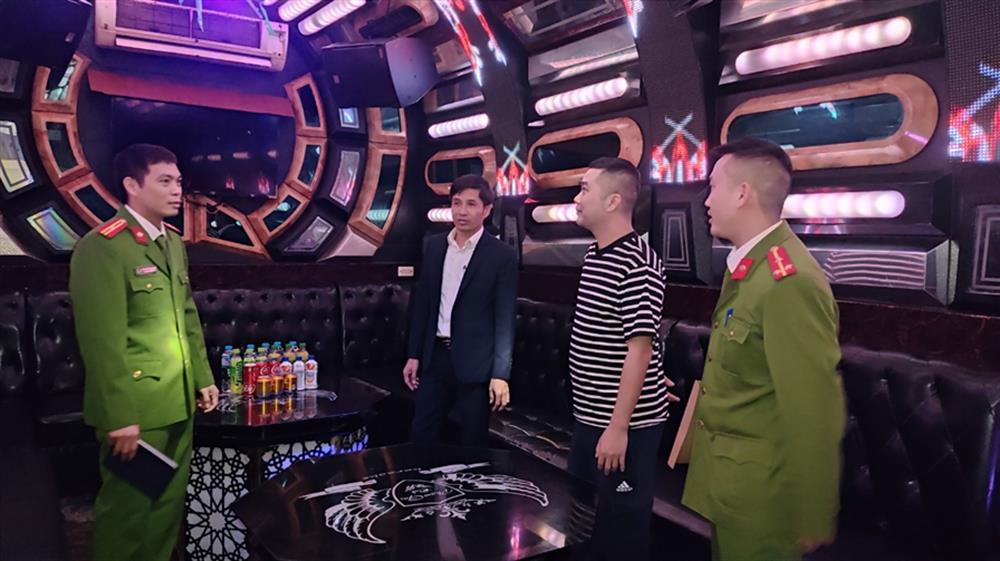 Cơ sở kinh doanh dịch vụ karaoke vi phạm bị xử lý.