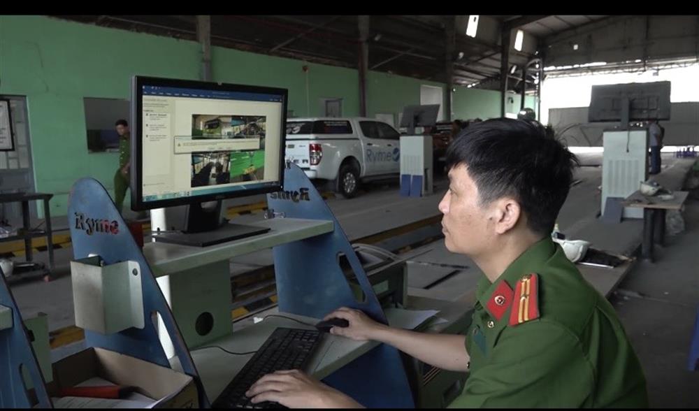 Cơ quan Cảnh sát điều tra khám xét Trung tâm 50-13D.