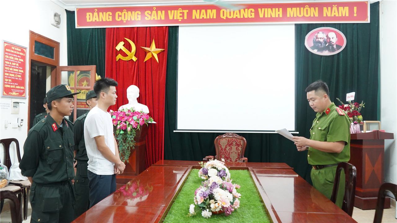 Cơ quan Công an thi hành lệnh tạm giữ đối với Nguyễn Văn Hậu.