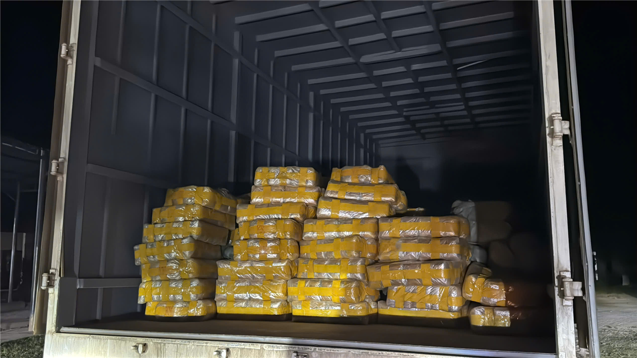 Một trong số các xe ô tô vận chuyển số ma túy tổng hợp bị bắt giữ.