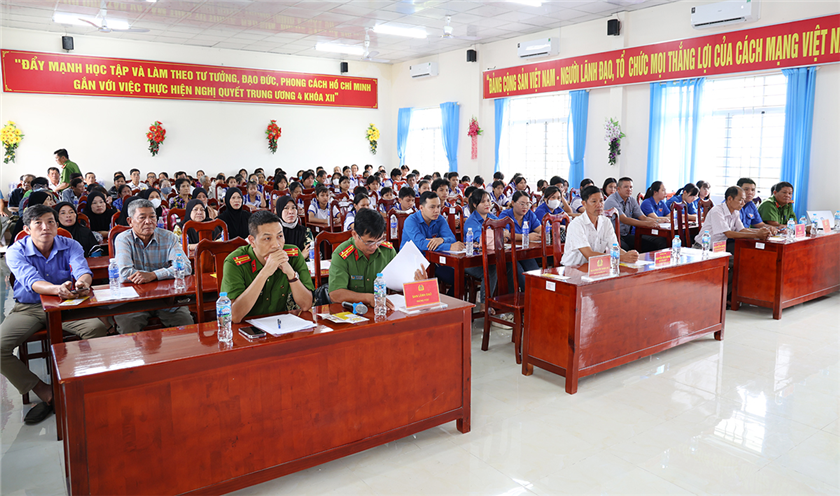 Toàn cảnh Hội nghị.