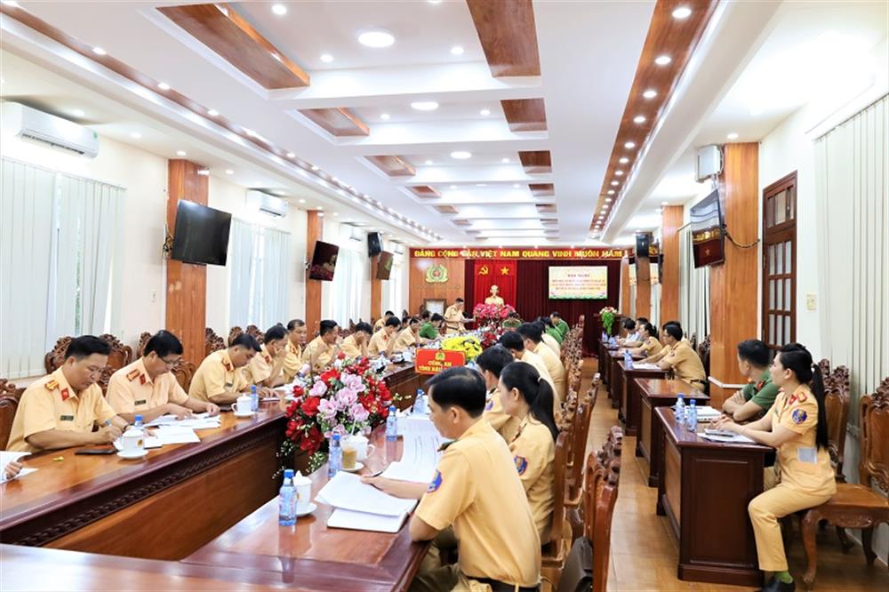 Toàn cảnh Hội nghị.