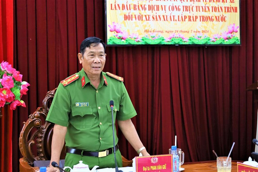 Đại tá Phan Văn Giữ, Phó Giám đốc Công an tỉnh phát biểu chỉ đạo tại Hội nghị.