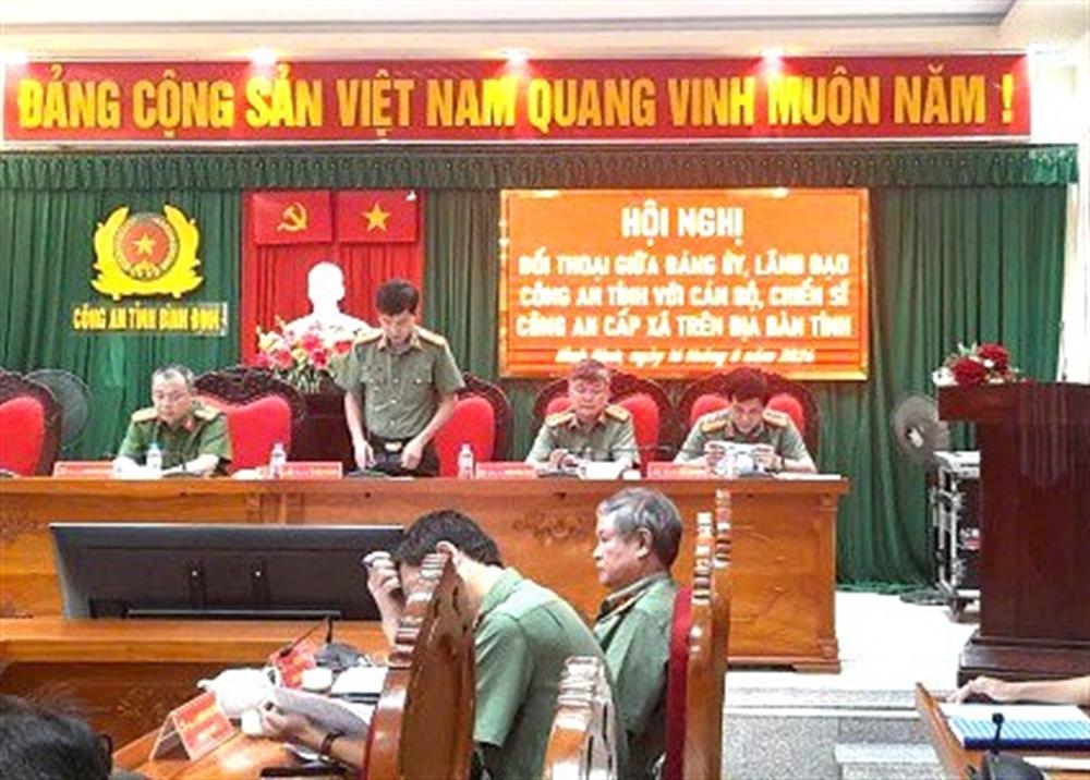 Đại tá Võ Đức Nguyện, Giám đốc Công an tỉnh phát biểu tại Hội nghị.