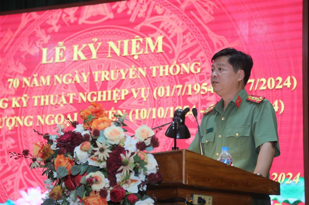 Đồng chí Giám đốc Công an tỉnh phát biểu tại Lễ kỷ niệm.