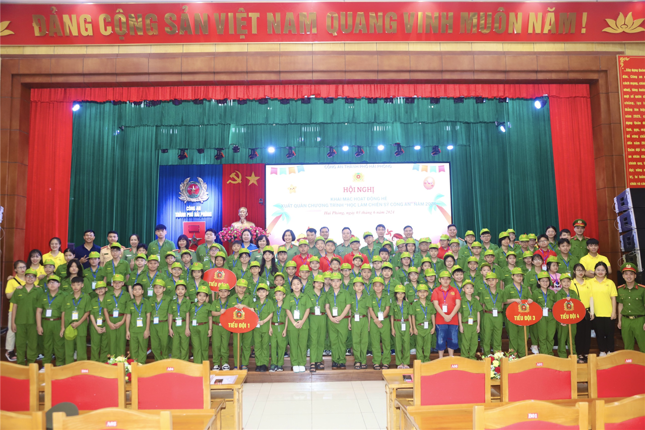 Công an TP Hải Phòng khai mạc Chương trình Học làm chiến sỹ Công an năm 2024.
