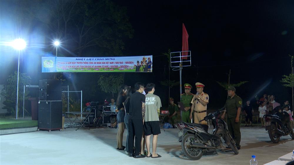 Nhiều nơi cũng đã có những cách tuyên truyền đổi mới, sáng tạo bằng cách sân khấu hóa, thông qua các tiểu phẩm, phóng sự về an toàn giao thông