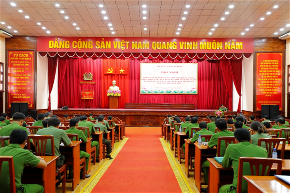 Toàn cảnh Hội nghị.