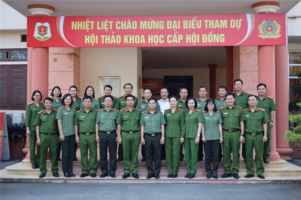 Các đại biểu dự hội thảo.