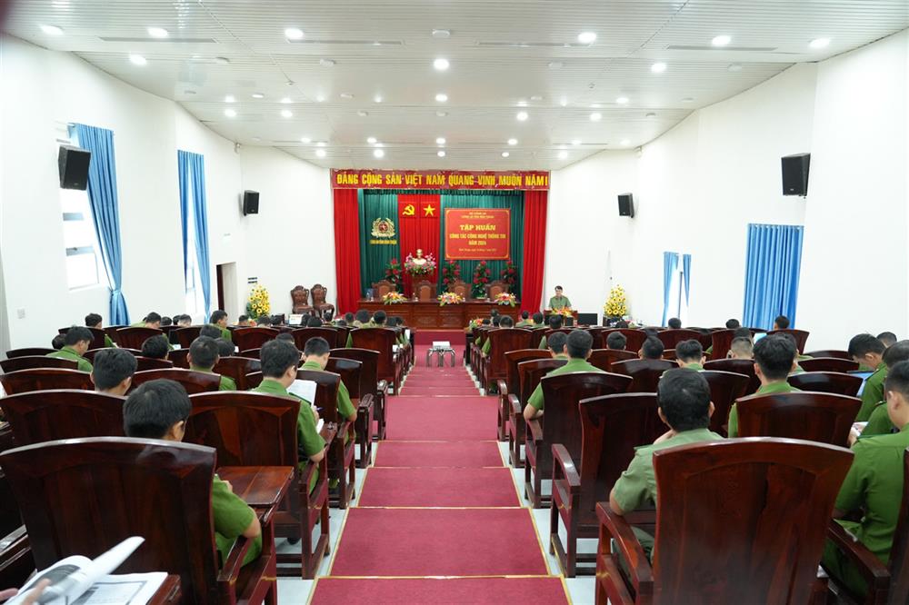 Toàn cảnh lớp tập huấn.