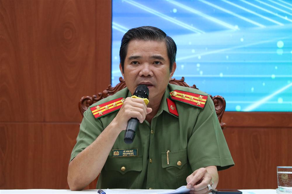 Đại tá Lê Văn Quý – Phó Giám đốc Công an tỉnh phát biểu giao lưu, đối thoại trực tiếp với đoàn viên, hội viên, công đoàn viên trong Công an toàn tỉnh năm 2025.