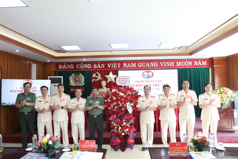 Chi bộ Phòng An ninh kinh tế tổ chức thành công đại hội điểm.