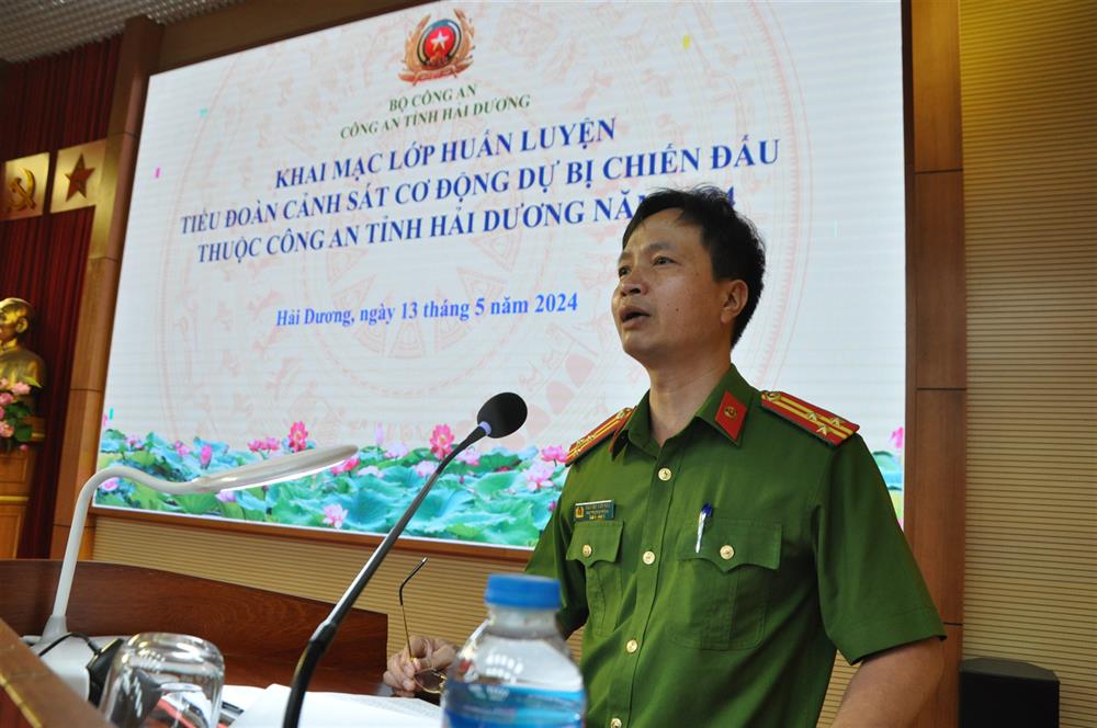 Thượng tá Nguyễn Văn Hào, Phó Trưởng phòng Cảnh sát cơ động Công an tỉnh Hải Dương phát biểu tại lễ khai mạc lớp huấn luyện.