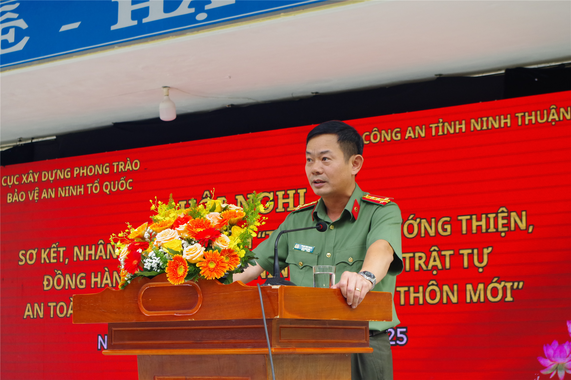 Đại tá Phạm Anh Tuấn, Phó Giám đốc Công an tỉnh phát biểu kết luận hội nghị.