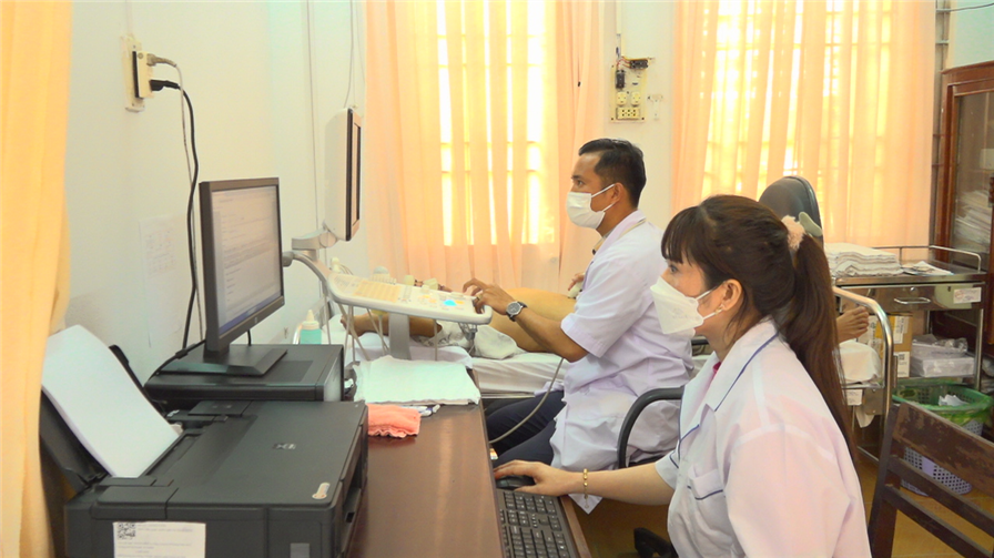 Đội ngũ y, bác sĩ được đào tạo với chuyên môn ngày càng cao, đáp ứng yêu cầu chăm sóc sức khỏe cho CBCS và Nhân dân.