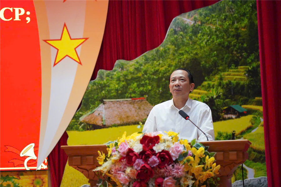 Đồng chí Trần Đức Quý, Phó Chủ tịch Ủy ban nhân dân tỉnh phát biểu tại Hội nghị.