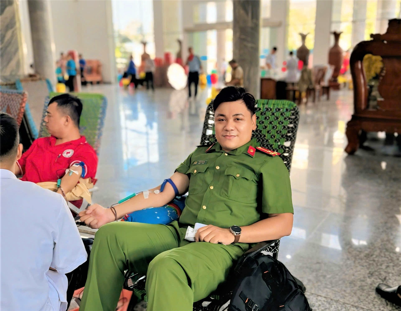 Thượng úy Trần Văn Phú, cán bộ Công an xã Vĩnh Thuận Đông, huyện Long Mỹ đã trên 80 lần tham gia hiến máu.
