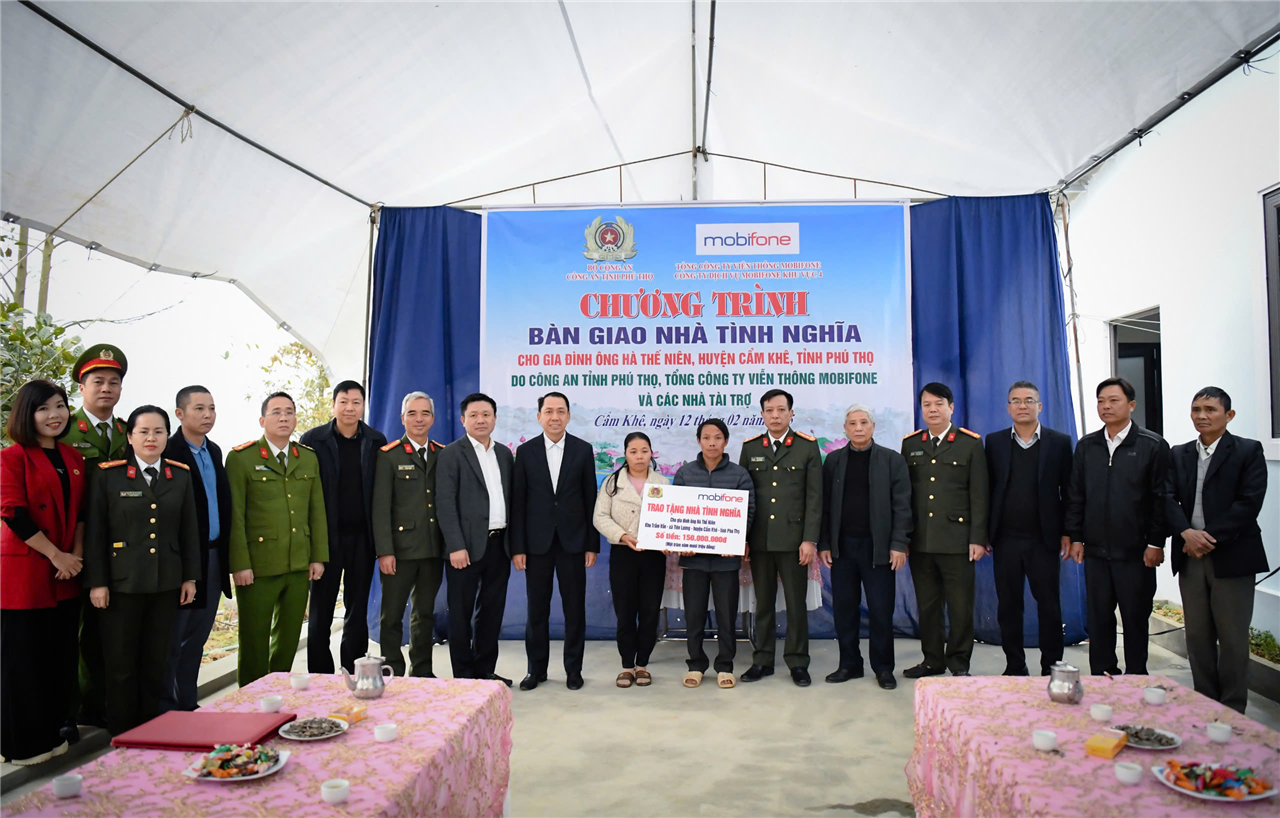 Khánh thành, bàn giao Nhà tình nghĩa tặng 03 hộ gia đình có hoàn cảnh khó khăn.