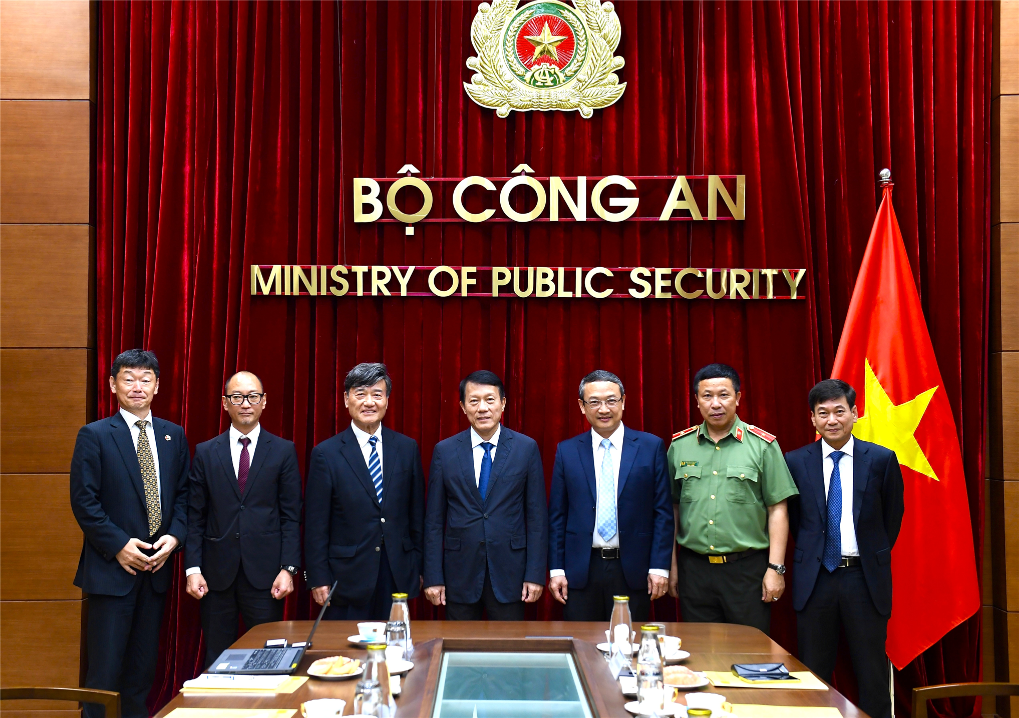 Bộ trưởng Lương Tam Quang; ngài Tsuneda Teruo cùng các đại biểu.