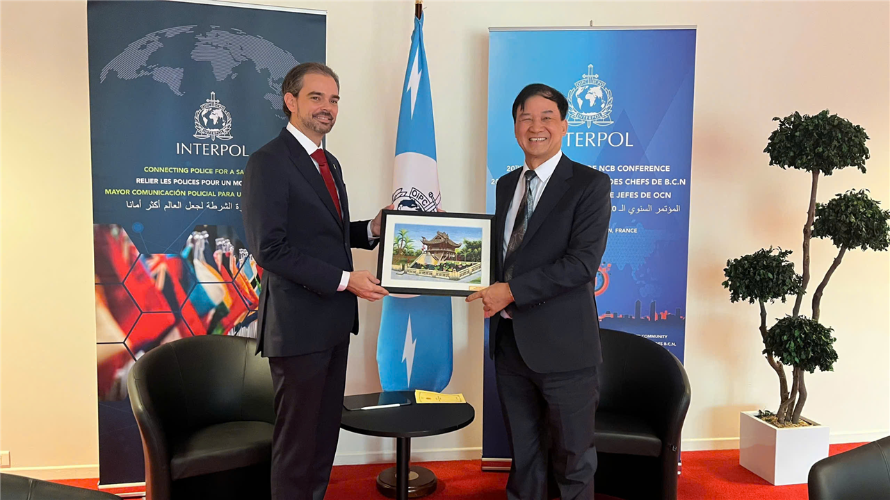 Thiếu tướng Trần Minh Tiến, Chánh Văn phòng Cơ quan CSĐT Bộ Công an, Chánh Văn phòng INTERPOL Việt Nam gặp và làm việc với Ngài Valdecy Urquiza, Tổng thư ký INTERPOL.