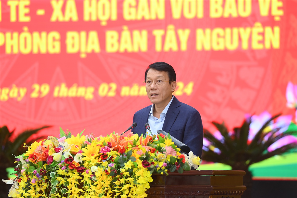 Thượng tướng Lương Tam Quang, Uỷ viên Trung ương Đảng, Thứ trưởng Bộ Công an quán triệt nội dung trọng tâm Đề án của Chính phủ về phát triển kinh tế - xã hội gắn với bảo vệ an ninh, quốc phòng địa bàn Tây Nguyên.