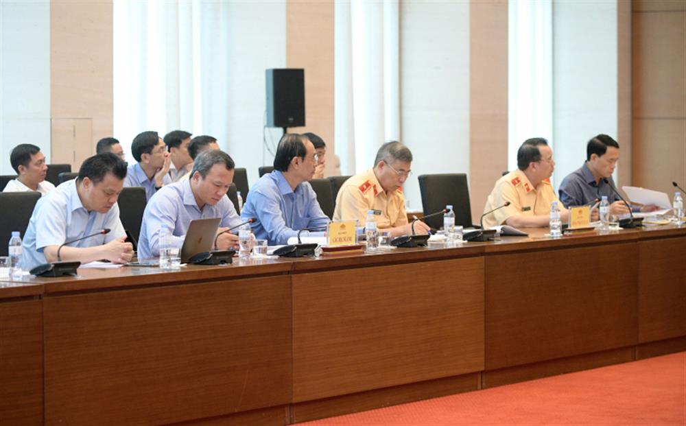 Các đại biểu tham dự phiên họp.