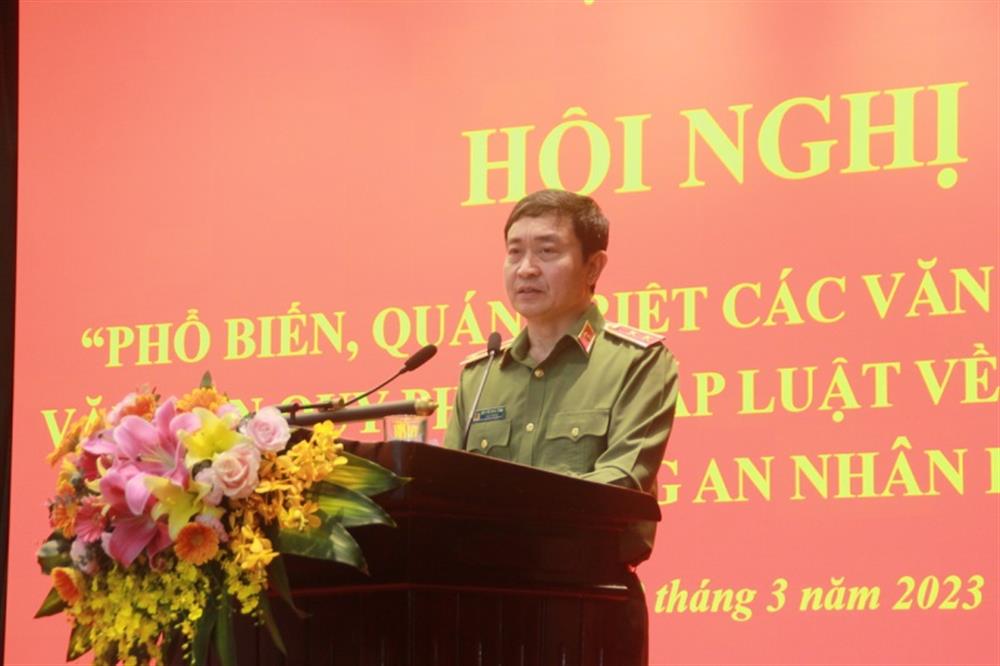 Trung tướng Nguyễn Minh Chính giải đáp các câu hỏi của Công an các đơn vị, địa phương và phát biểu bế mạc hội nghị.