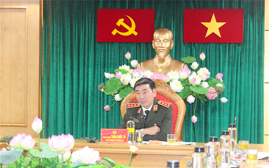 Thứ trưởng Trần Quốc Tỏ chủ trì cuộc họp với Cục Truyền thông Công an nhân dân và một số đơn vị.