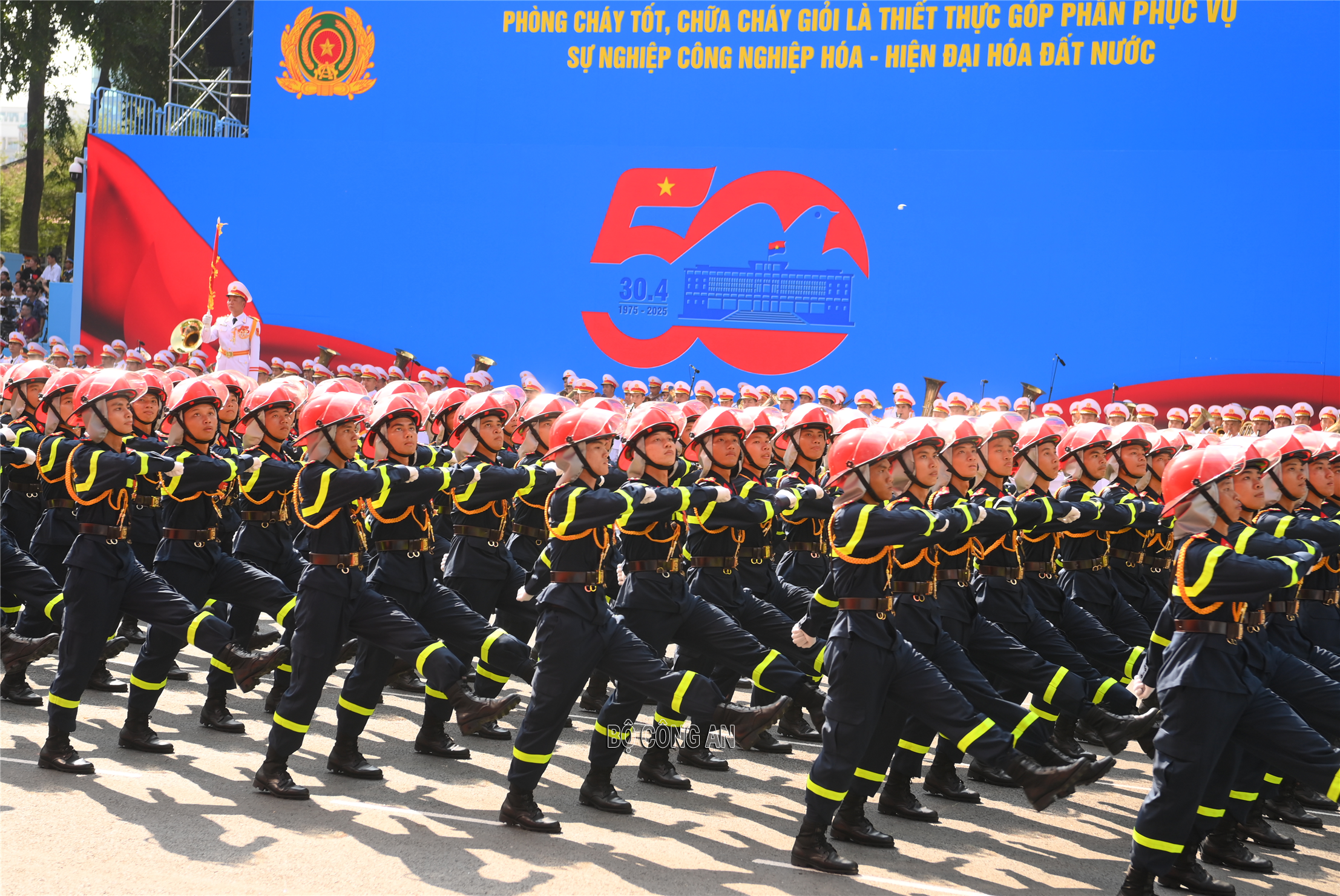Lực lượng Cảnh sát phòng cháy, chữa cháy và cứu nạn, cứu hộ.