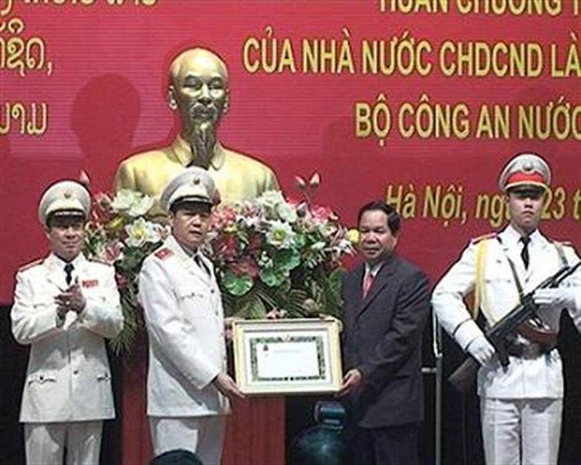 Bộ Tư lệnh Cảnh vệ Đón nhận Huân chương Tự do Hạng Nhất
