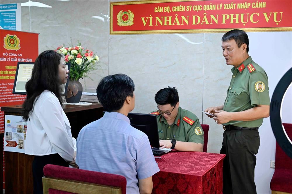 Mở đợt cao điểm 50 ngày đêm cấp tài khoản định danh điện tử mức độ 2 cho người nước ngoài