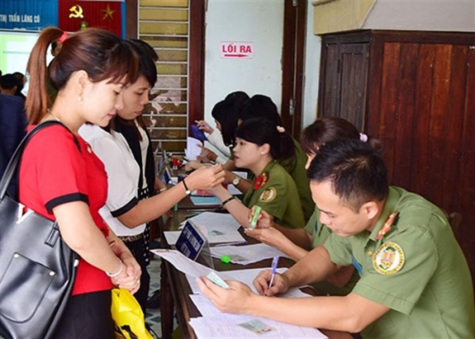 Công an tỉnh Thừa Thiên – Huế xuống địa bàn cấp, đổi hộ chiếu cho nhân dân