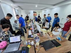 Triệt phá đường dây cho vay lãi nặng xuyên quốc gia qua ứng dụng điện thoại di động với lãi suất 2.090%/năm