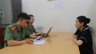 Bắt đối tượng bỏ trốn ra nước ngoài sau khi tổ chức cho người khác xuất cảnh trái phép