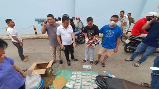 Đắk Lắk: Gần 5.000 viên ma túy tổng hợp được ngụy trang trong thùng thuốc nam