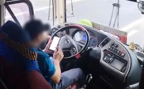 Đắk Nông: Xử lý nhiều tài xế xe khách sử dụng điện thoại khi lái xe
