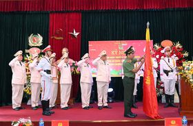Thanh tra Bộ Công an đón nhận Huân chương Bảo vệ Tổ quốc hạng Nhì