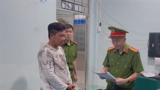 Công an xã bắt đối tượng truy nã nguy hiểm