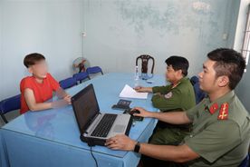 Khởi tố đối tượng vừa từ Campuchia trở về tội lừa đảo chiếm đoạt tài sản