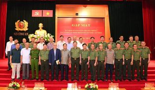 Gặp mặt kỷ niệm 76 năm Ngày truyền thống lực lượng An ninh nhân dân